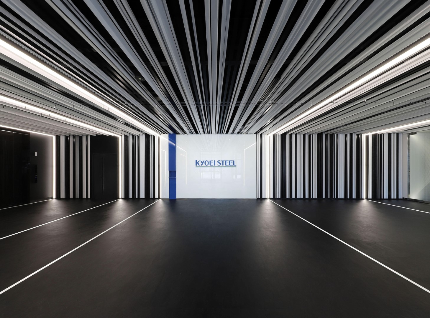 エントランス空間
「KYOEI STEEL」のバーコードを構成する
鋼材ウォール